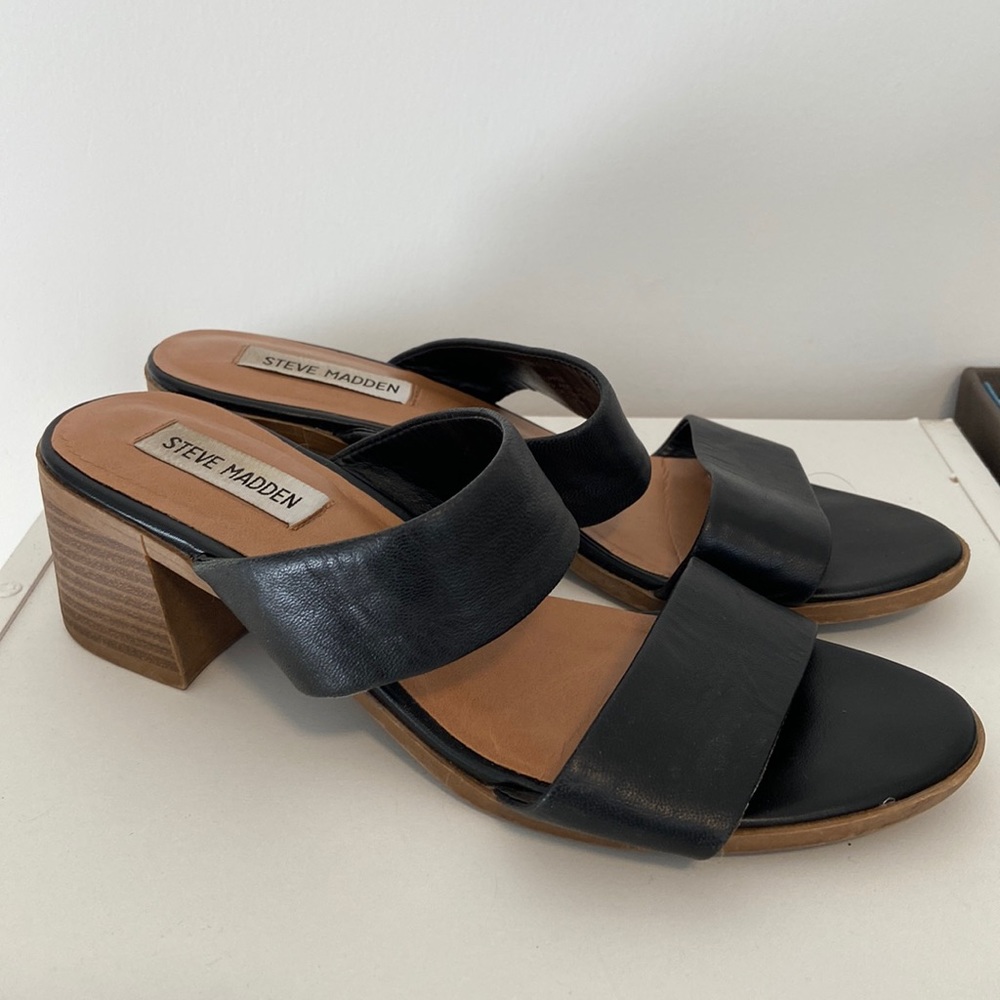 Black leather Steve Madden sandals